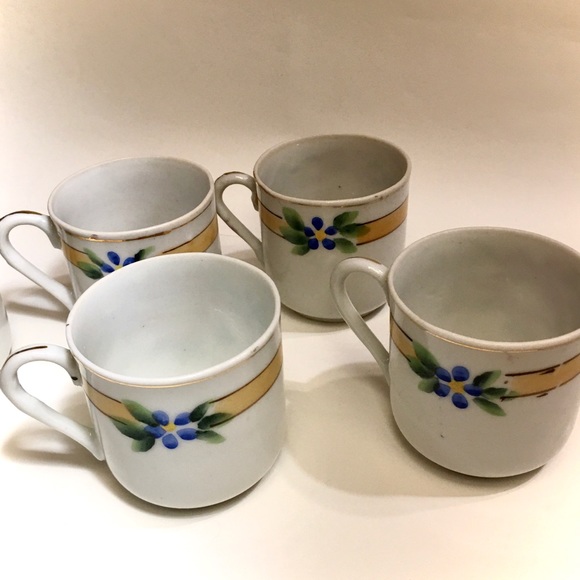SOLD!❤️PORCELAIN DEMITASSE CUPS GOLD TRIM VINTAGE - Picture 9 of 11